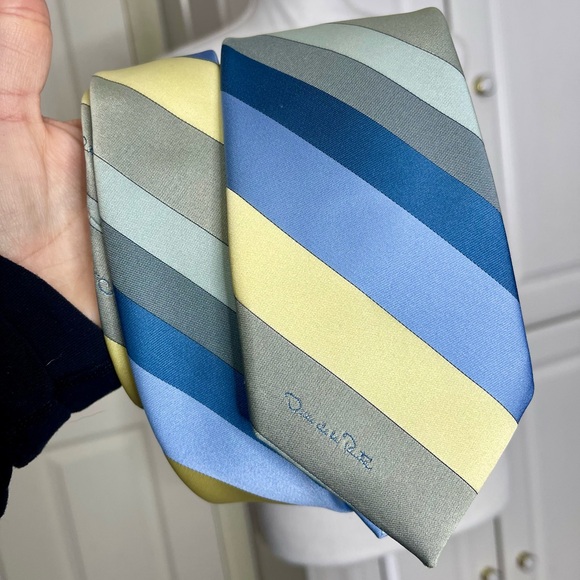 Oscar De La Renta Tie - Picture 5 of 7